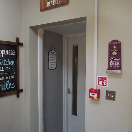 Slough Centre Townhouse With Driveway Parking For Up To Two Carsアパートメント エクステリア 写真
