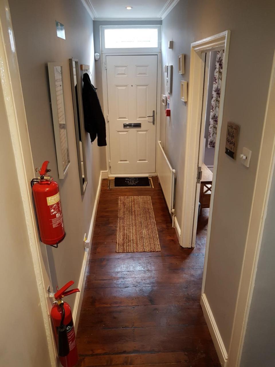 Slough Centre Townhouse With Driveway Parking For Up To Two Carsアパートメント エクステリア 写真