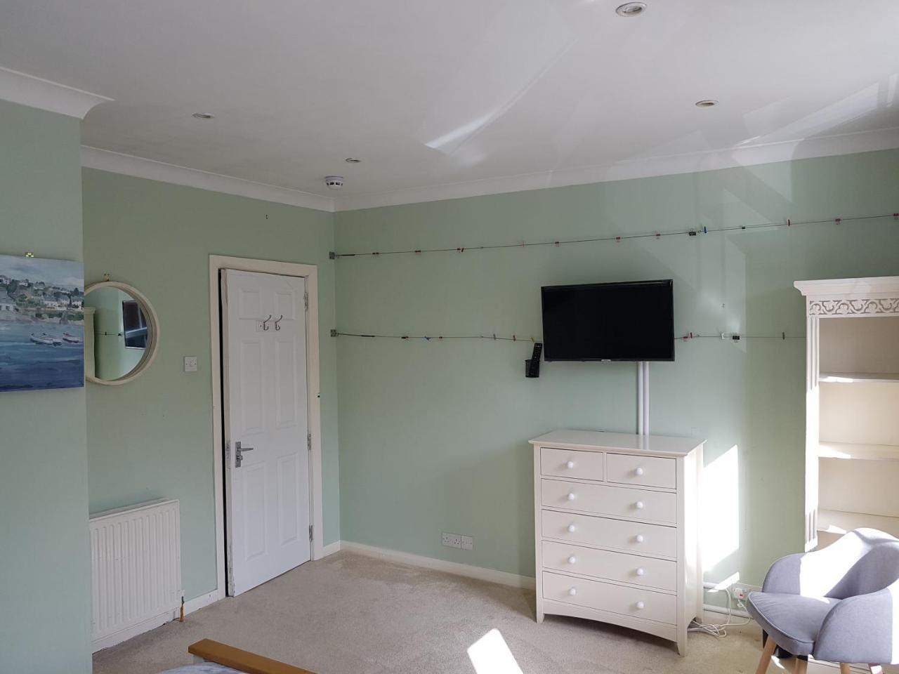 Slough Centre Townhouse With Driveway Parking For Up To Two Carsアパートメント エクステリア 写真