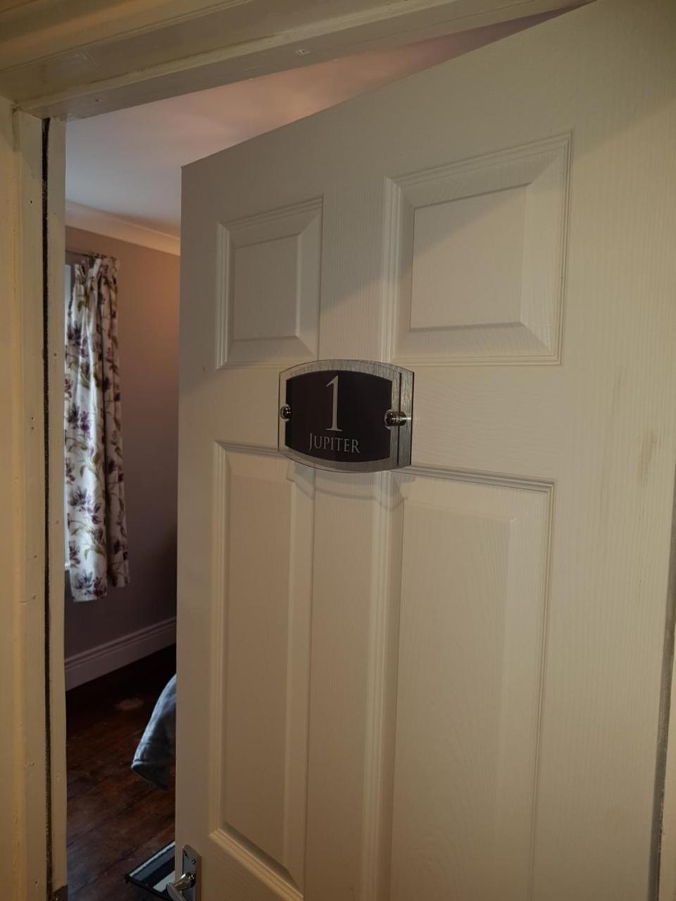 Slough Centre Townhouse With Driveway Parking For Up To Two Carsアパートメント エクステリア 写真