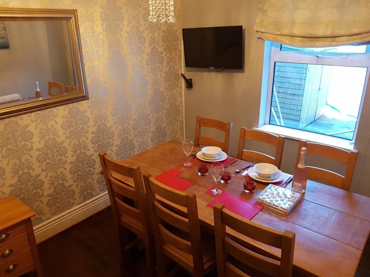 Slough Centre Townhouse With Driveway Parking For Up To Two Carsアパートメント エクステリア 写真